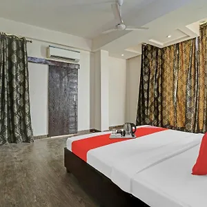 https://oyo-flagship-92622-the-chandigarh-lake-suites-hotel.shimlahotels.net